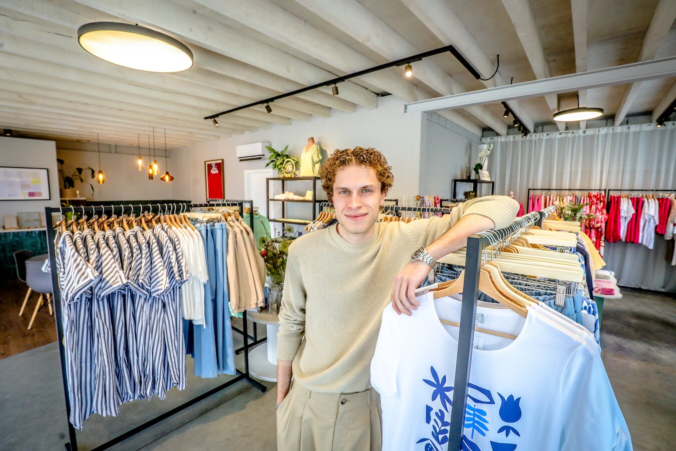 NET OPEN. Daymen (24) nam Beir Boutique over van oma Liliane (72): “Het ...