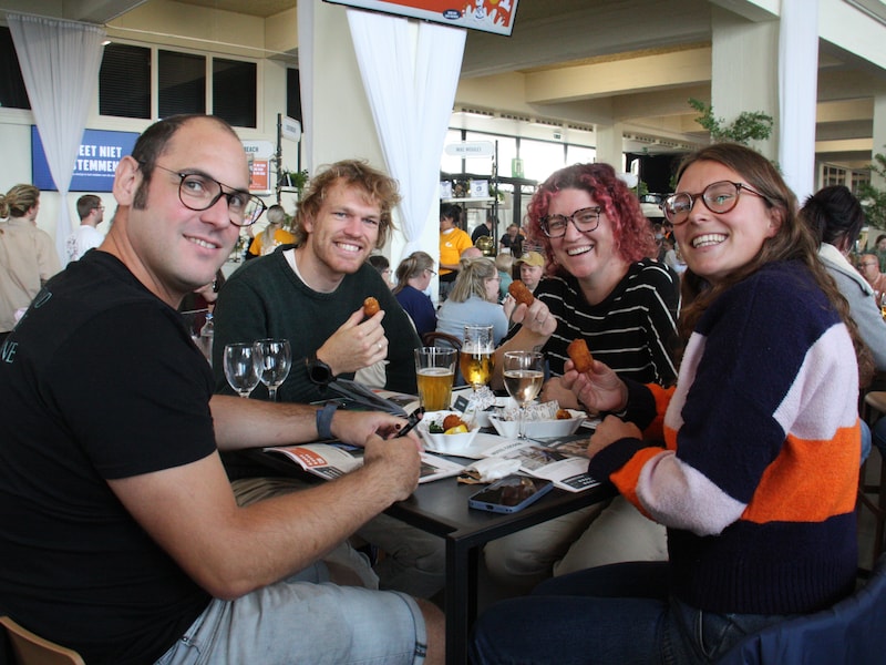 Garnaalkrokettenfestival Oostende. Foto: West-Vlamingen Kenny, Karel, Sarah en Paulien
