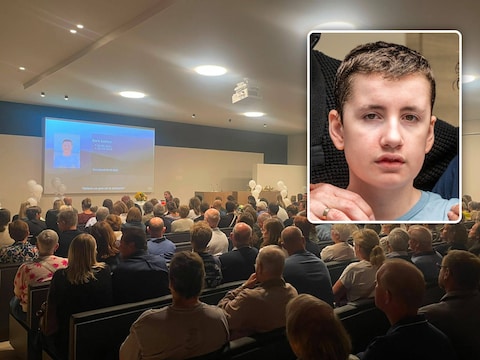 In Merchtem woonden honderden mensen de uitvaart van Jorn (15) bij.