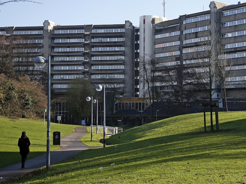 Iedere potentiële student zal door de VUB gescreend worden op hun academische achtergrond.