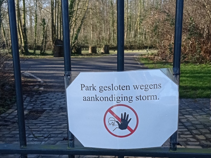 Publiek toegankelijke parken worden afgesloten wegens het stormweer.