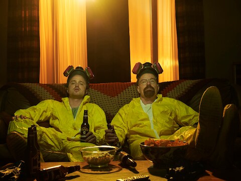 Jesse Pinkman (Aaron Paul, links) en Walter White (Bryan Cranston) uit de serie Breaking Bad