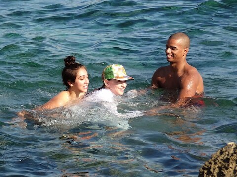 Madonna (in het wit) met dochter Lourdes en toyboy Brahim Zaibat.