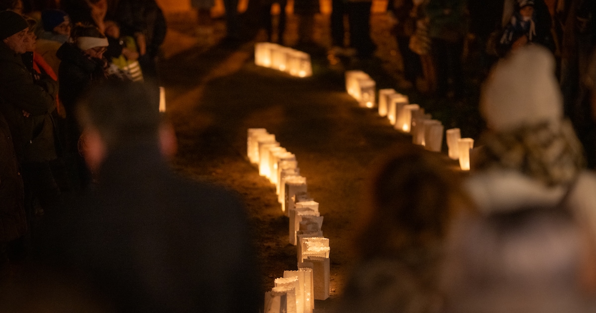 Licht in het duister: Kapelle-op-den-Bos staat stil bij overleden kinderen tijdens Wereldlichtjesdag