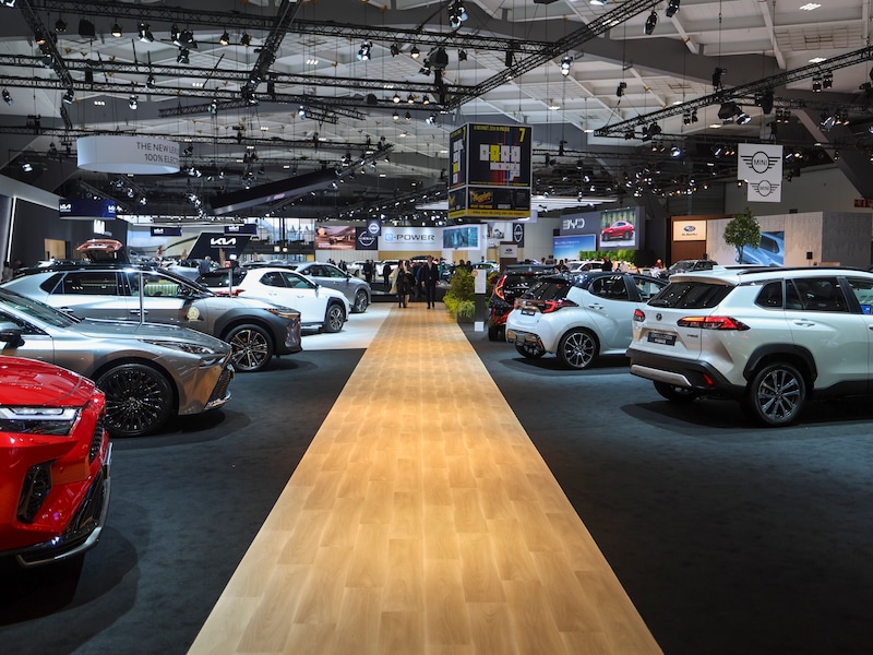 Autospecialist Joost Bolle speurt op het Autosalon in Brussel naar de aantrekkelijkste kortingen maar botst op een muur van onduidelijke formules.