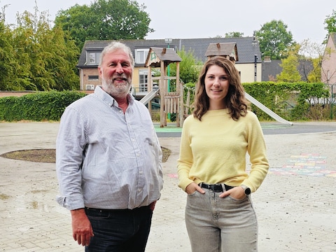 Schepenen Jo Van Havere en Steffi Cauwenberghs bekijken de mogelijkheid om een fietsstraat in te richten in de D. Coppensstraat. 