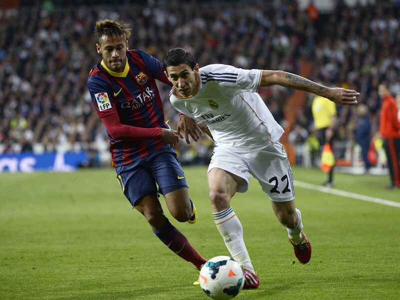 Di Maria snelt Neymar voorbij in de recente Clásico.