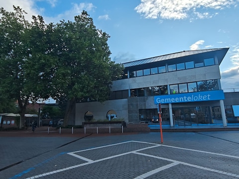 Het gemeenteloket in Wevelgem bevindt zich in de Vanackerestraat. 
