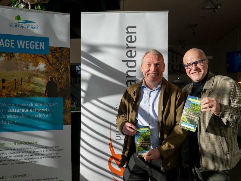 Burgemeester Geert Hermans en gedeputeerde Kurt Moens stelden samen de tragewegenkaart voor.