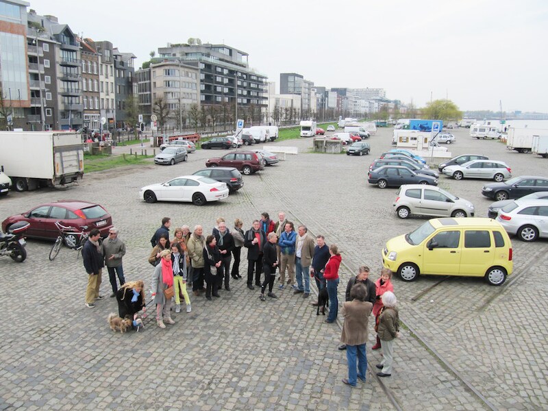Een vergadering van buurtbewoners over de nieuwe locatie van de jaarlijkse Sinksenfoor.