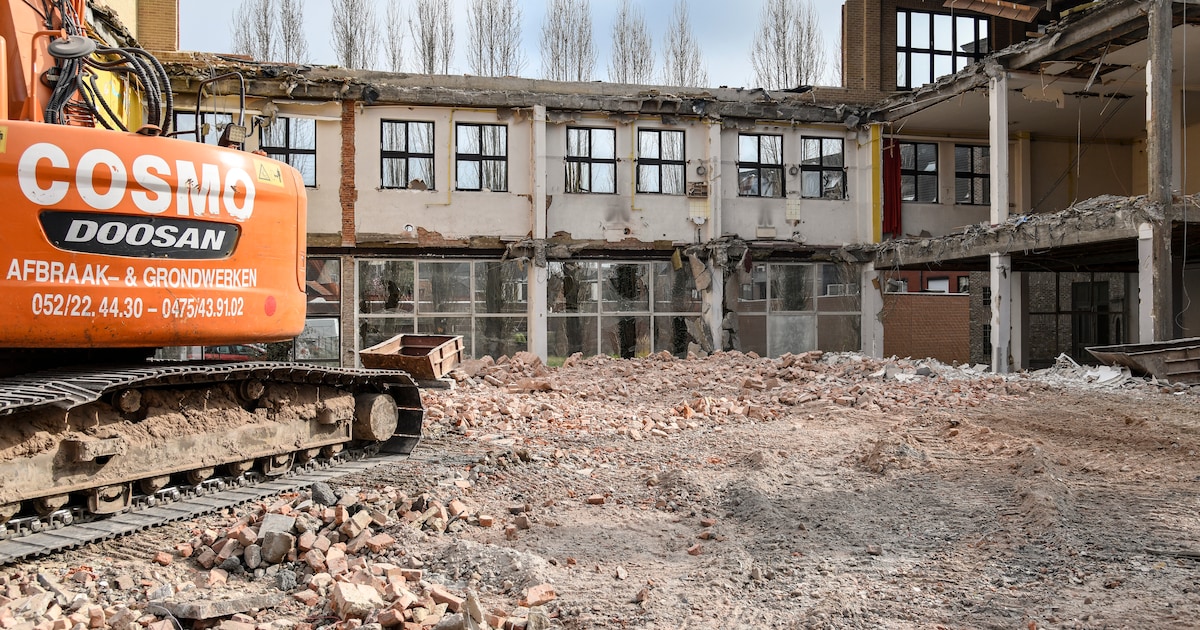 Cosmo Afbraakwerken legt sloop vroegere Abdijschool tijdelijk stil door ...