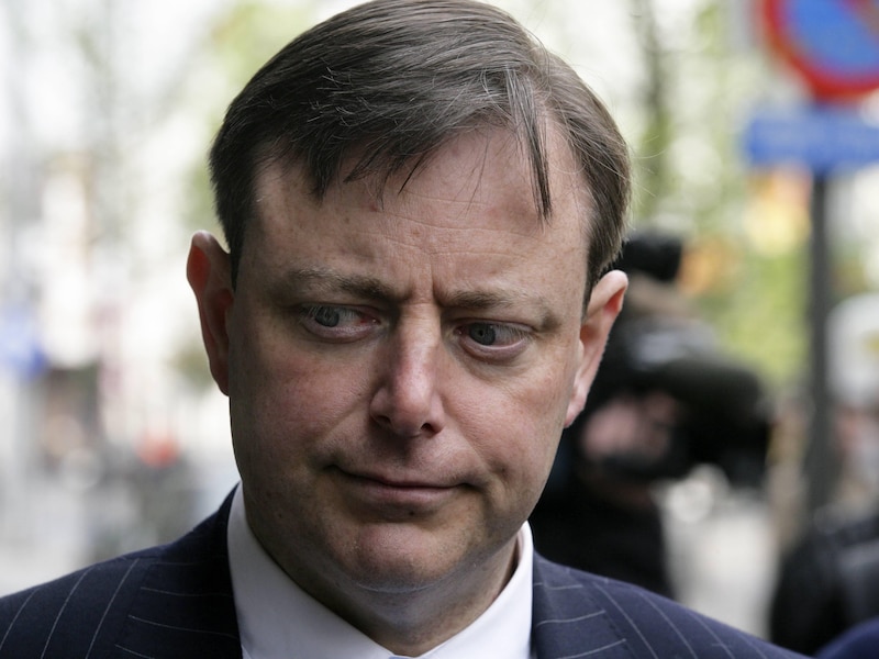 N-VA-voorzitter Bart De Wever enkele maanden geleden, op wandel in de Antwerpse Seefhoek.