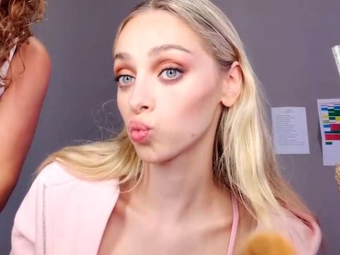 Camille achter de schermen bij 'Tien om te zien'.