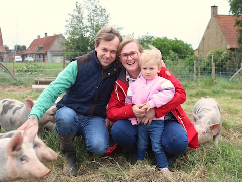 Dries Dewulf, Lies Debaillie en hun dochter Astrid: "De buitenvarkens hebben hier een heel mooi leven."