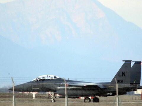 Een F-15 staat vertrekkensklaar op de NAVO-basis Aviano in het noorden van Italië.