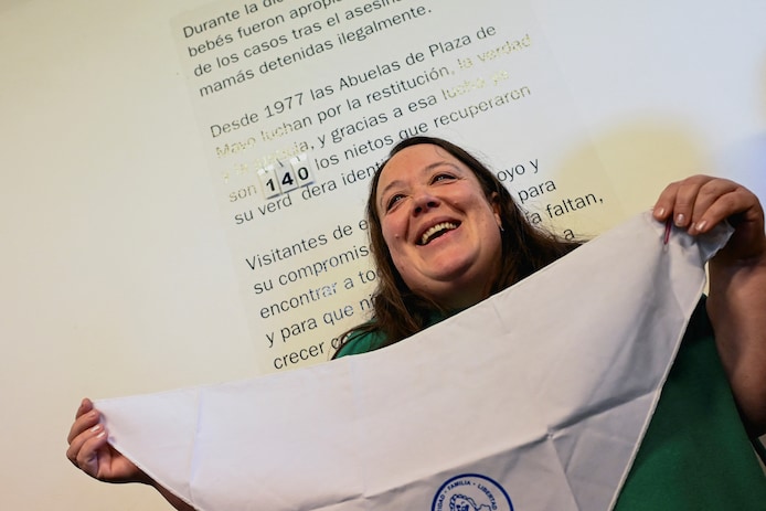 Adriana Metz, the sister of the 140th “recovered grandchild” at the plaque where the number was recently updated.