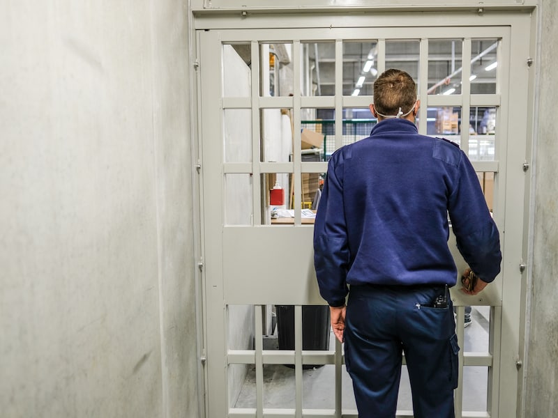 Opstand in gevangenis van Marche-en-Famenne: “Gevangenen hebben brand gesticht en voorwerpen gegooid”