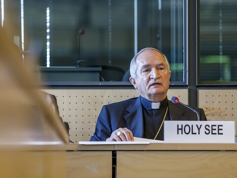 De Vaticaanse ambassadeur voor de VN, Silvano Tomasi, vandaag tijdens het verhoor.