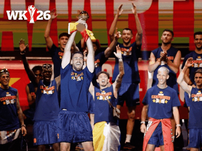 Drummende Cucurella, boksmatch met Paredes en Grimaldo die z’n gsm verliest: zo vierden de Spanjaarden hun wereldtitel in Madrid