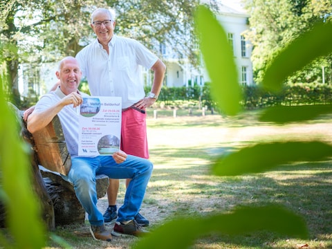 Johan Van Nuffelen van Vereniging Ambiance en schepen van Cultuur Stefaan Lambrechts stellen ‘Verlof in Balderhof’ voor 