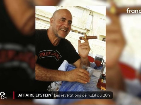 Siad werd ervan beschuldigd Epstein te hebben geholpen bij mensenhandel en het misbruik van jonge vrouwen.