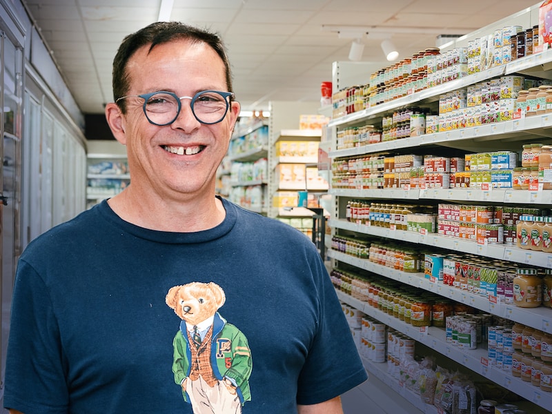 Roy Tondeleir, uitbater van een buurtwinkel in het Oost-Vlaamse Schellebelle, werd de voorbije jaren voor honderdduizenden euro opgelicht.