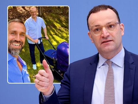 Jens Spahn (R) met zijn echtgenoot Daniel Funke (L) en hun zoontje.