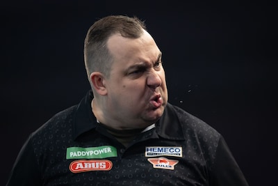 "Ze moesten zich kapot schamen": Kim Huybrechts vereffent openstaande rekening met dartswebsite