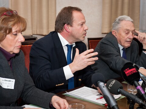 De drie niet-benoemde burgemeesters: Véronique Caprasse (Kraainem), Damien Thiéry (Linkebeek) en François van Hoobrouck (Wezembeek-Oppem).