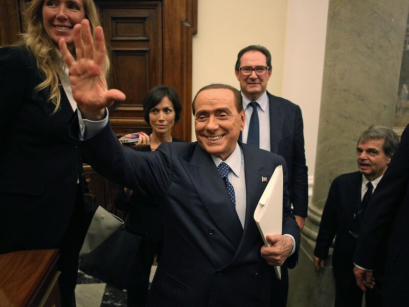 Berlusconi en een aantal leden van de PDL.