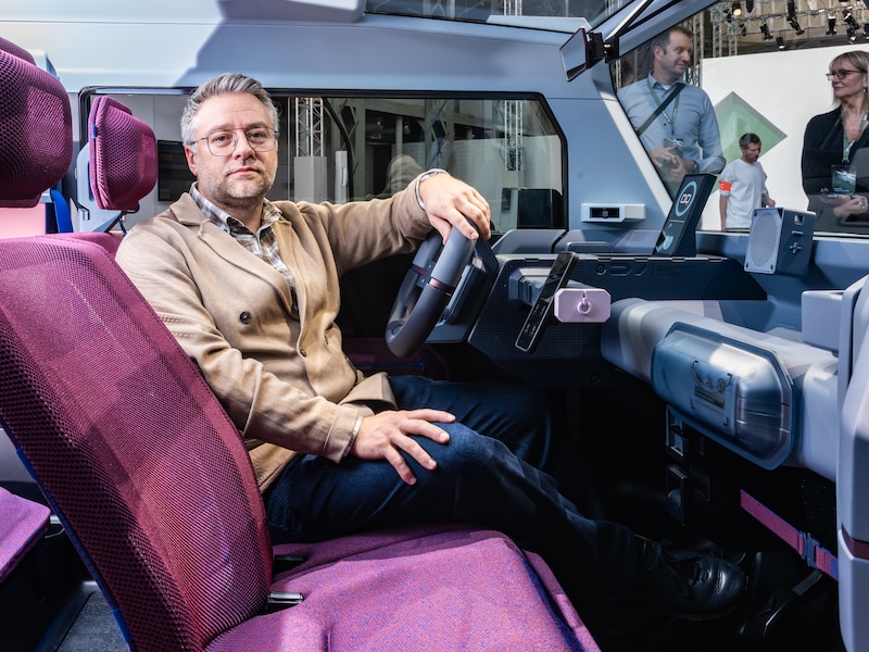 Onze mobiliteitsexpert Brecht Vanhaelewyn in de Dacia Hipster.