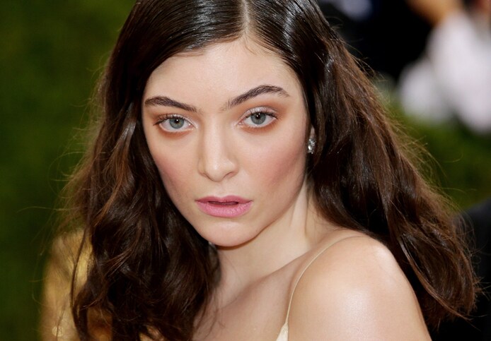 'Royals'-zangeres Lorde maakt comeback na vier jaar stilte | Muziek ...