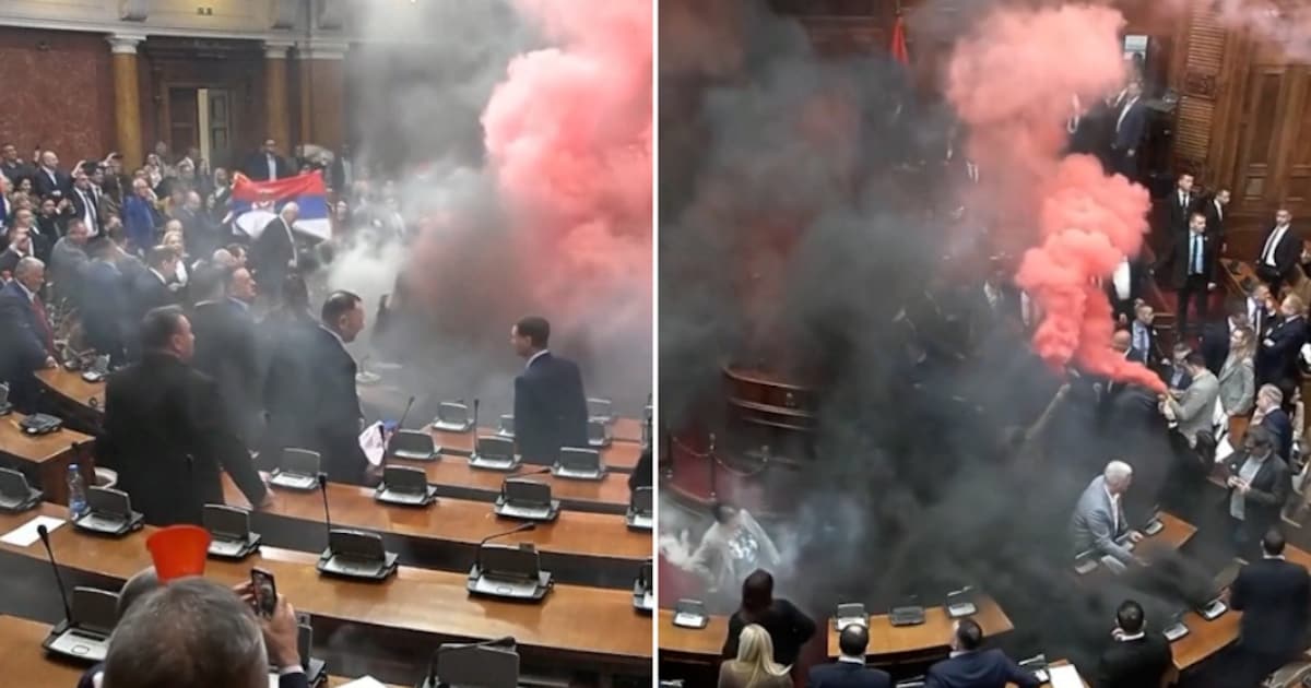 KIJK. Chaos in Servisch parlement: oppositie laat rookbommen afgaan ...