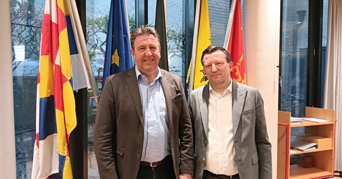 Ex-schepenen Hans Schoofs en Peter van Rompaey krijgen eretitel tijdens ...