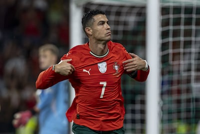 Dit jaar nét geen 240 miljoen euro: Cristiano Ronaldo opnieuw bestbetaalde voetballer ter wereld