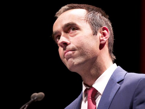 Volgens Bruno Tobback moet wie start met werken op 18, op 60 recht krijgen op een volwaardig pensioen.