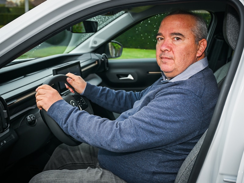 Erics Peugeot is al na één jaar kapot. De herstelwerken slepen aan.