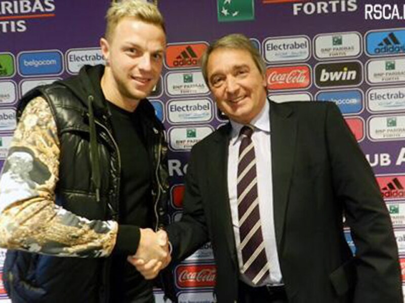 Manager Herman Van Holsbeeck verwelkomt aanwinst Pollet.