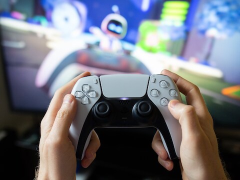PS5 Launch Day - UK. A man plays on a brand new PS5 on the consoleÕs European launch day, London, UK. Photo credit should read: Katie Collins/EMPICS URN:56692500 ! only BELGIUM !