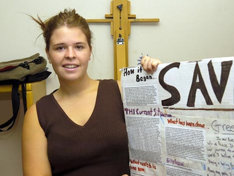 Kayla Mueller op 30 mei 2013, na een lezing in Arizona over haar werk.