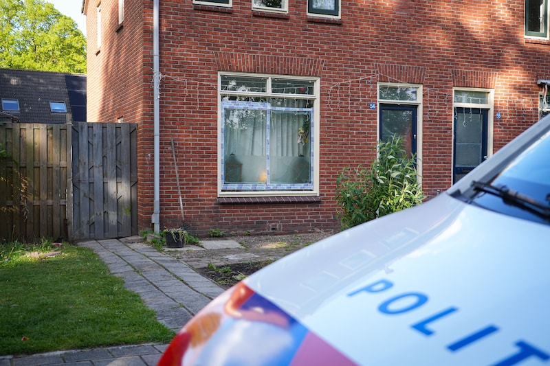 De politie en handhaving zijn ter plaatse aan de Julianastraat in Stadskanaal. (14/05/26). 