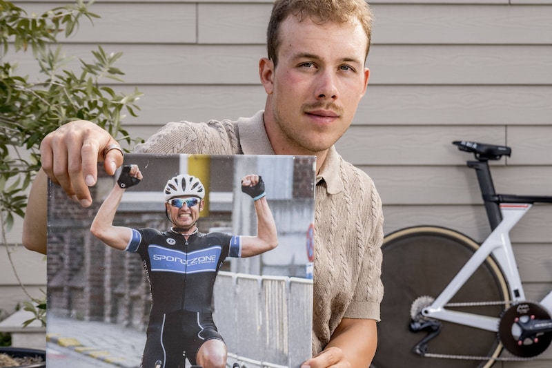 Vader van wielrenner Dario (22) sterft langs parcours terwijl hij hem wilde  helpen: “Dat laatste oogcontact blijft op mijn netvlies gebrand” | Nieuws |  HLN.be