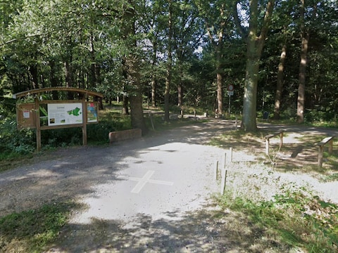 Parking Zinkval, aan het begin van het Cleydaelbos in Aartselaar