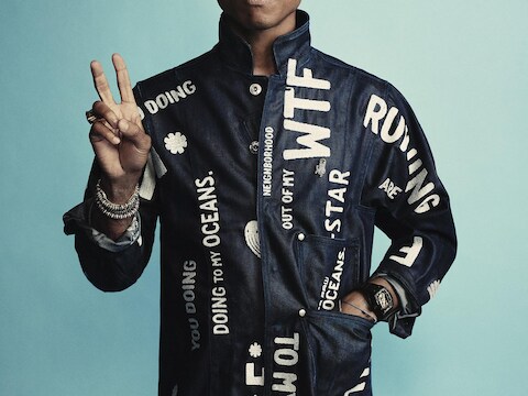 Pharrell Williams hier te zien in een campagne van G-star, het modemerk waar hij zelf mede-eigenaar van is.