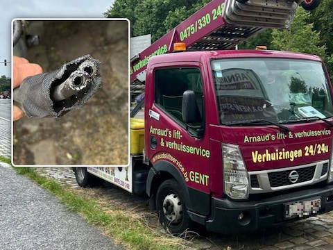 Dieven aan de haal met twee hydraulische poten vanonder verhuislift: “Kosten 1.500 euro per stuk”