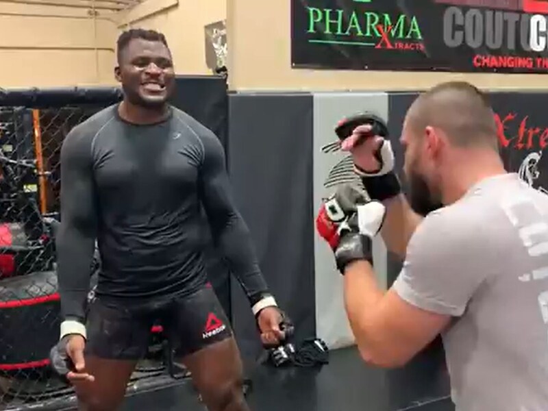 Ngannou kan wel tegen een stootje.