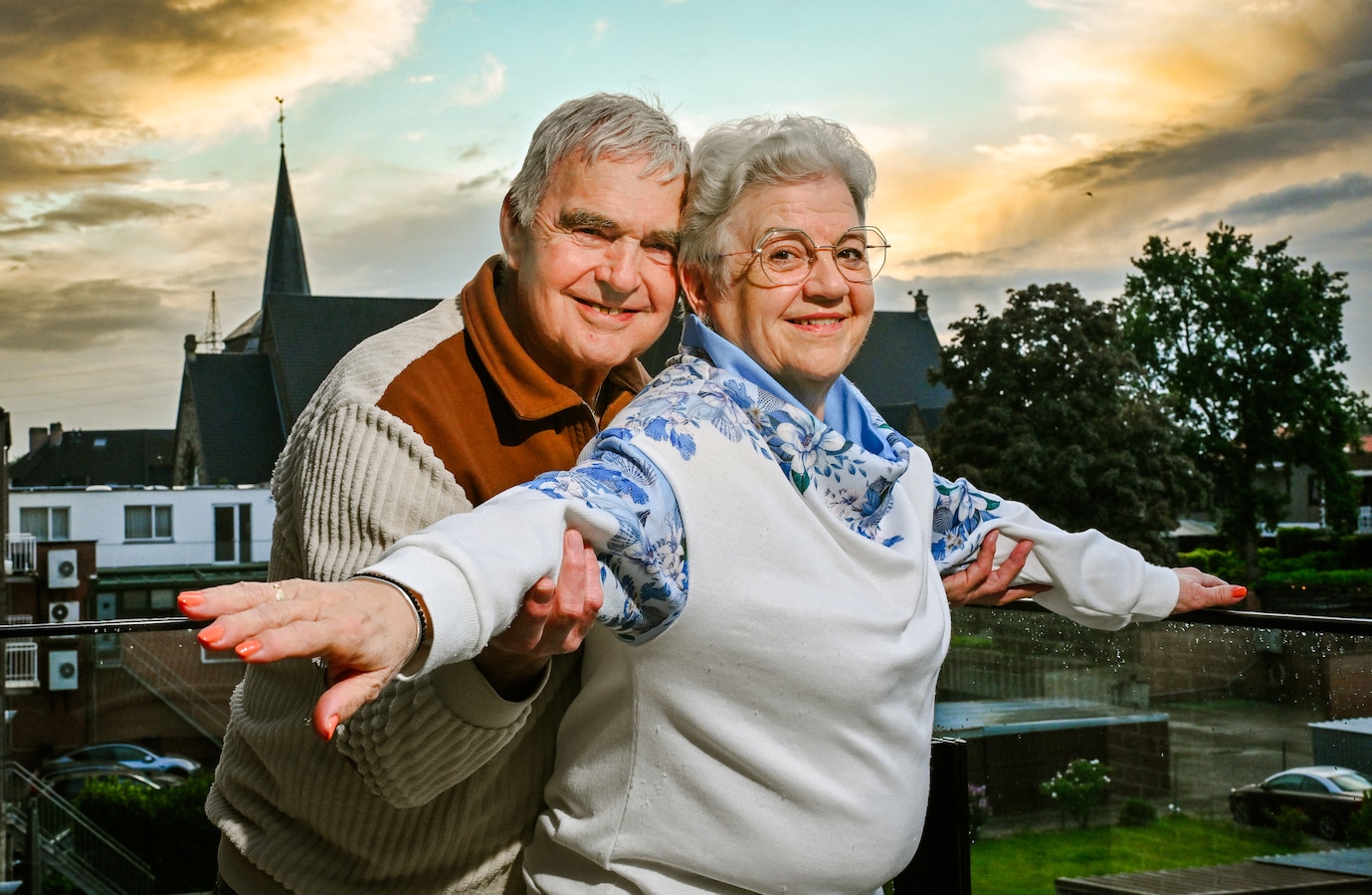 EXCLUSIEF. Oude liefde roest niet: Rosa (76) en Robert (78) vallen elkaar  na bijna zestig jaar opnieuw in de armen: “Mijn hart begon weer te bonken  als dat van een tiener” |