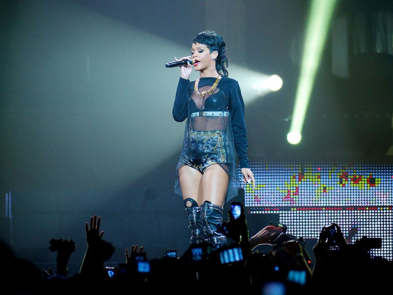 Zangeres Rihanna tijdens een optreden in Perth,