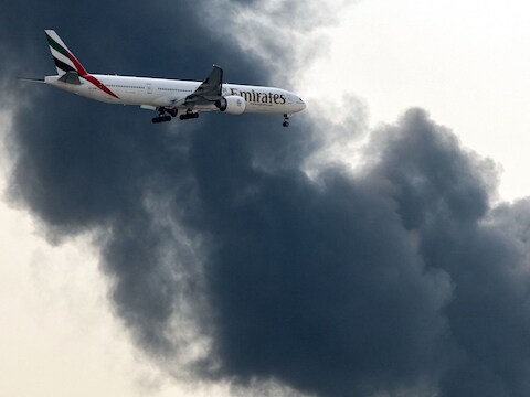 De oorlog in Iran zorgde al voor “dronegerelateerde” brand op de luchthaven van Dubai, archiefbeeld.