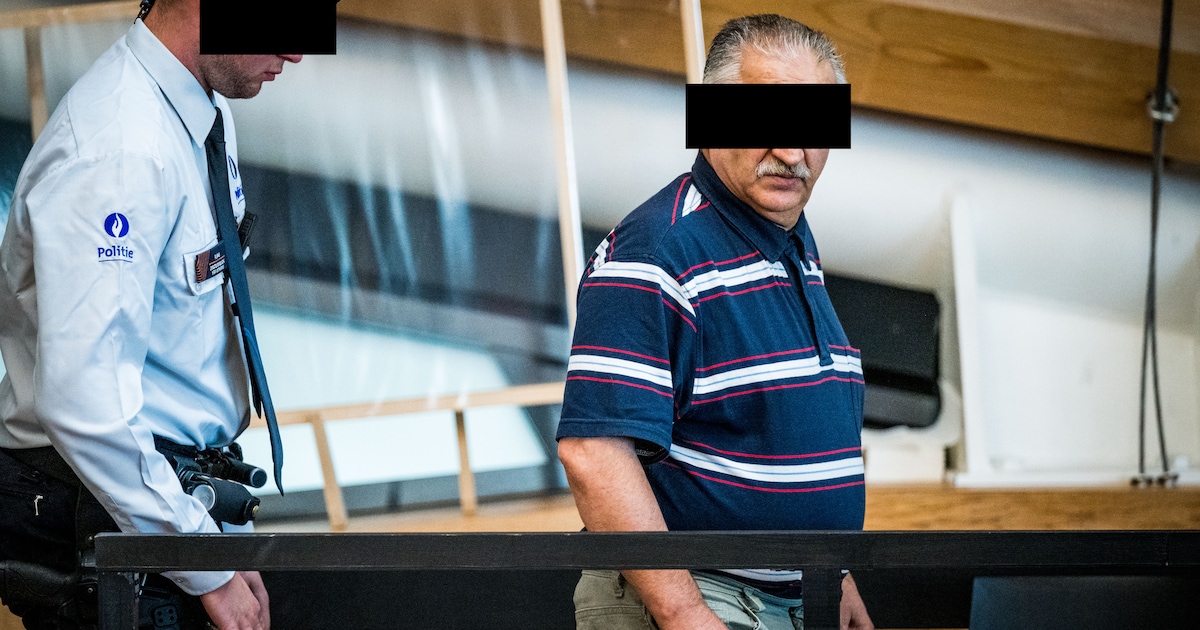 ASSISEN. Selahaddin T. legt verwarrende verklaringen af: “Hoeveel ...